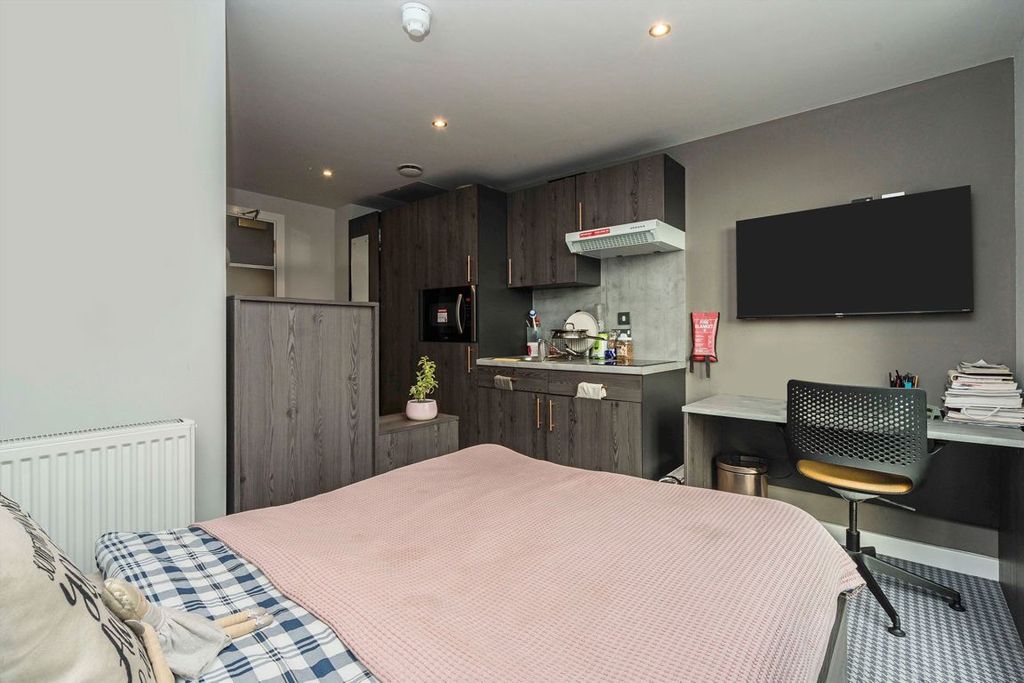 Property photo 3 of 5