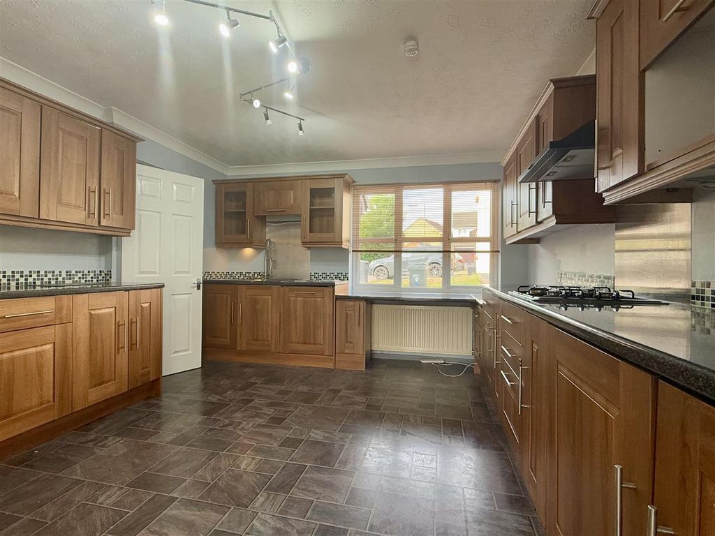 Property photo 3 of 28