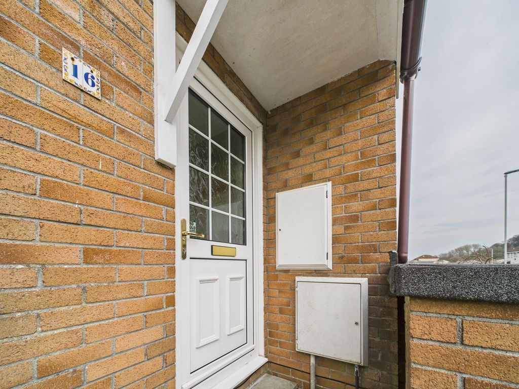 Property photo 3 of 32 Cam02089G0-Pr0430-Still030