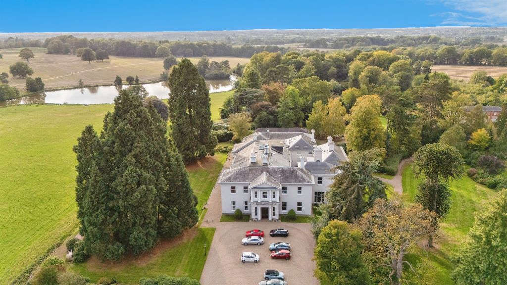 Property photo 1 of 32