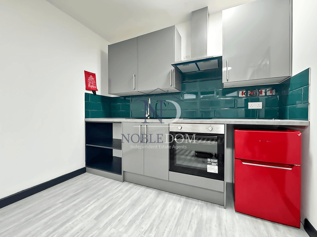 Property photo 1 of 4 Studio Flat In Hounslow Tw3