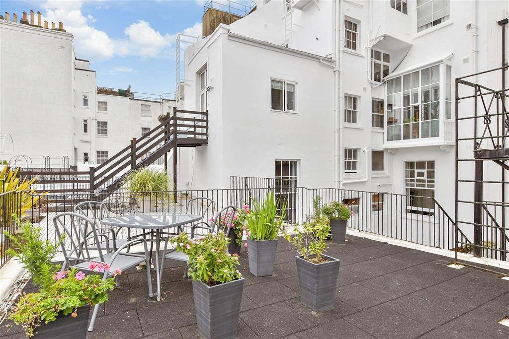 Property photo 3 of 7 Balcony / Terrace