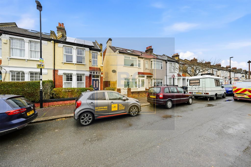 Property photo 2 of 32