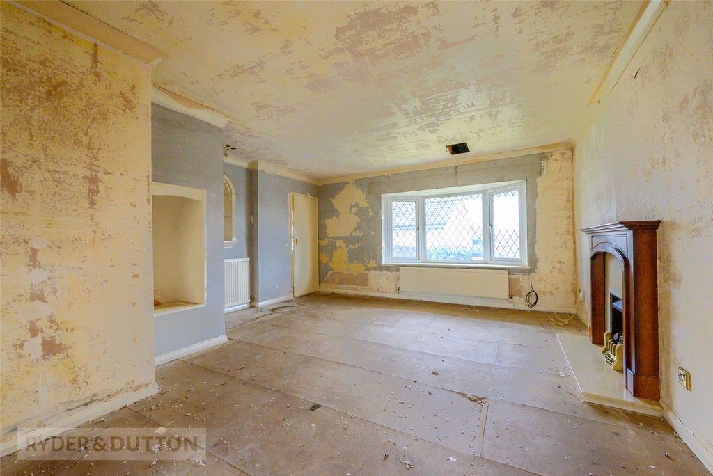 Property photo 3 of 25 Living Room