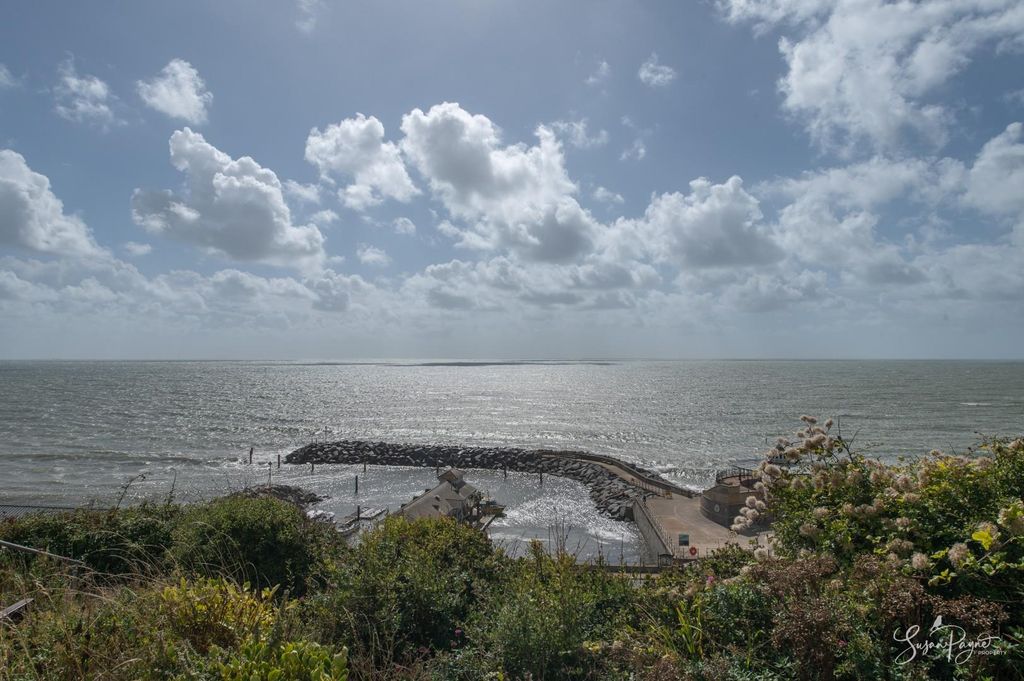 Property photo 2 of 33 Sea Views