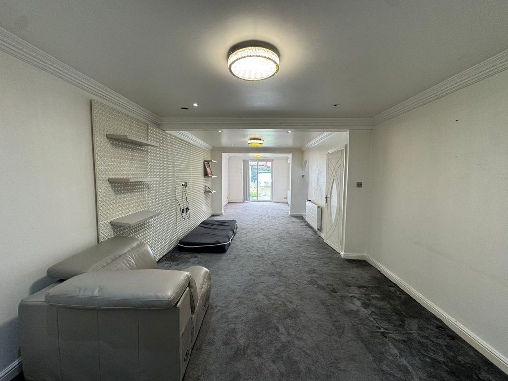 Property photo 3 of 11 Gallery