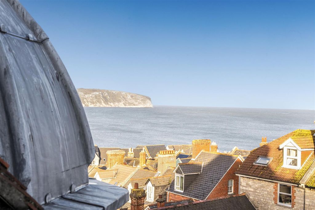 Property photo 1 of 28 1403903-15-6978Dd804592A.Jpg