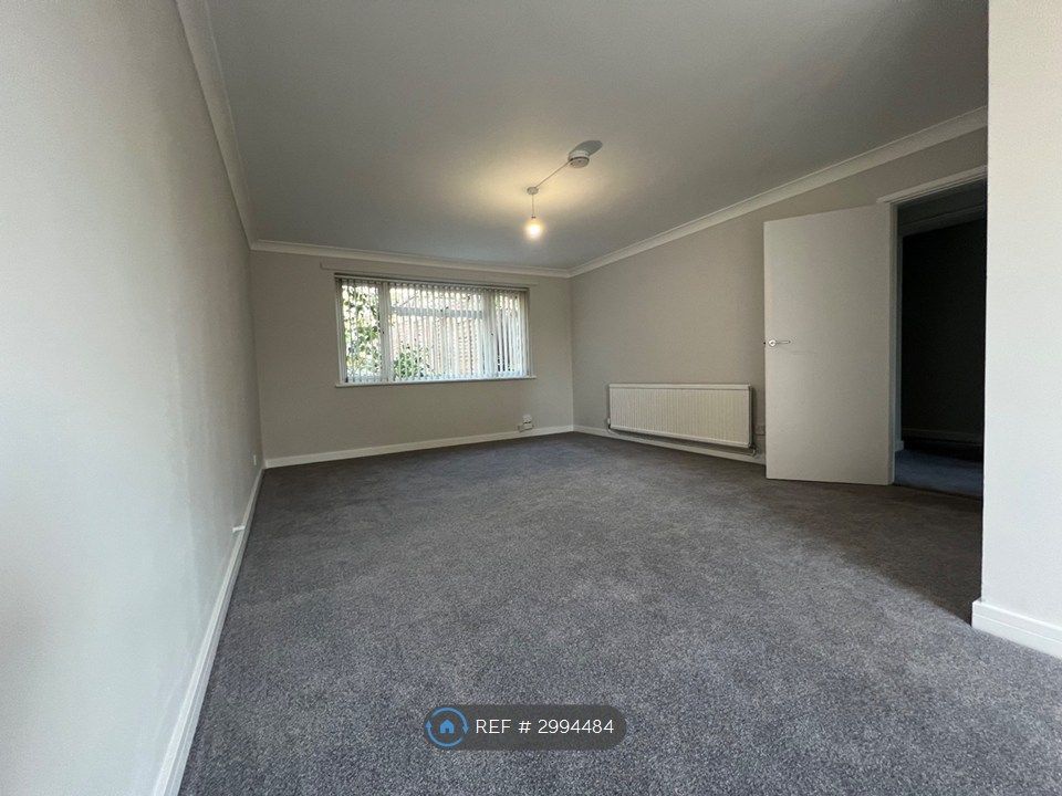 Property photo 2 of 16 Lounge