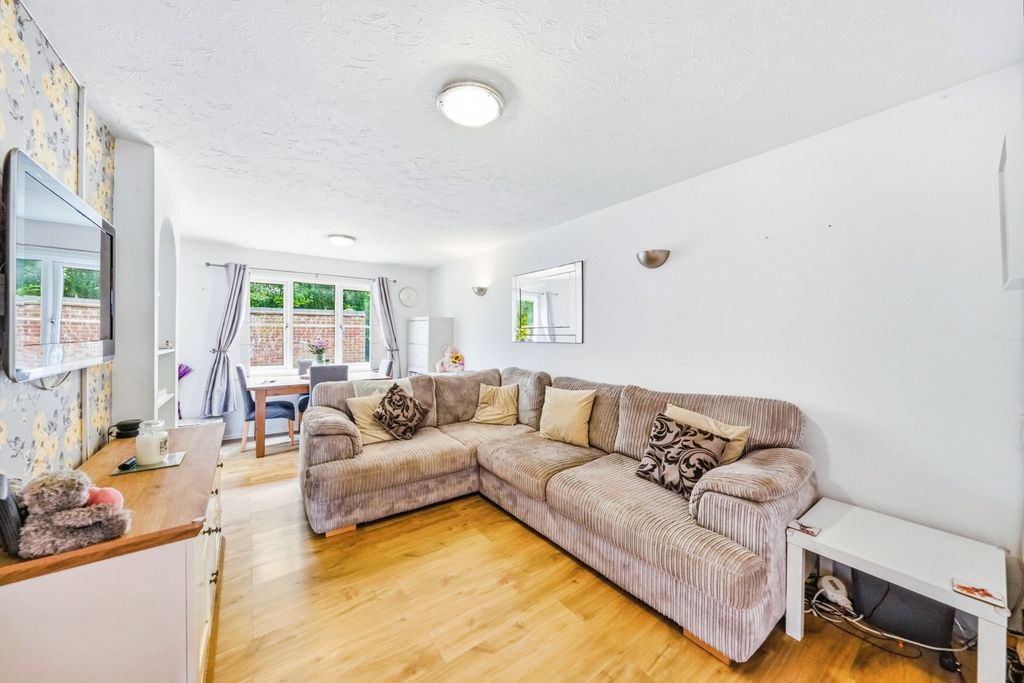 Property photo 2 of 17 Photo