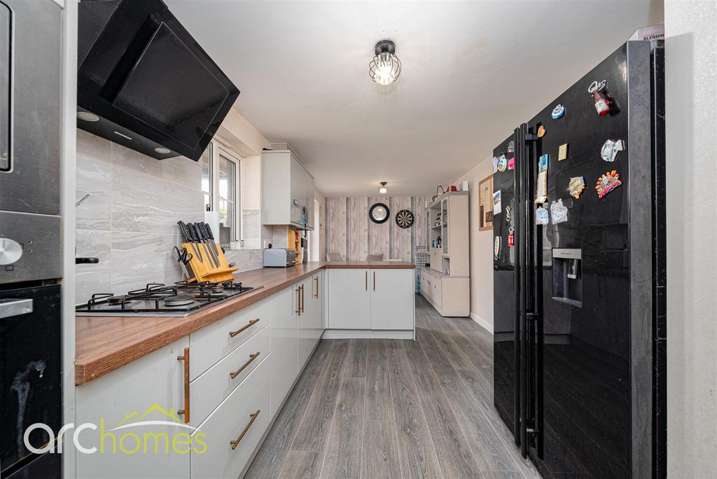Property photo 2 of 24 Gadfield-4.Jpg