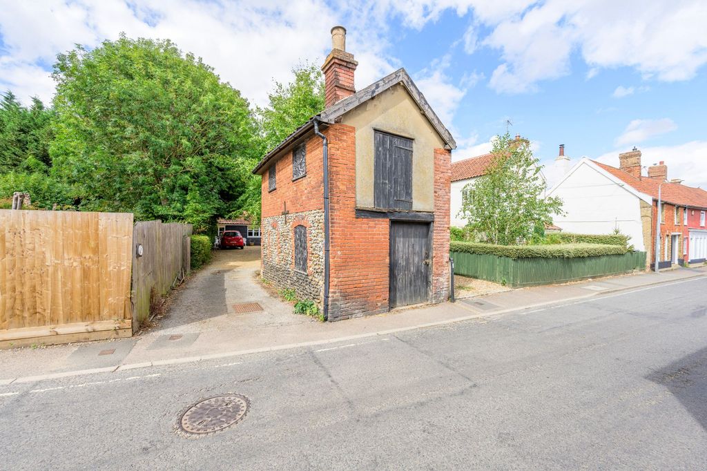 Property photo 1 of 2