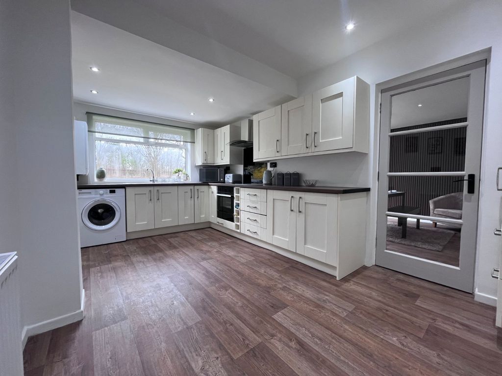 Property photo 3 of 19 Kitchen