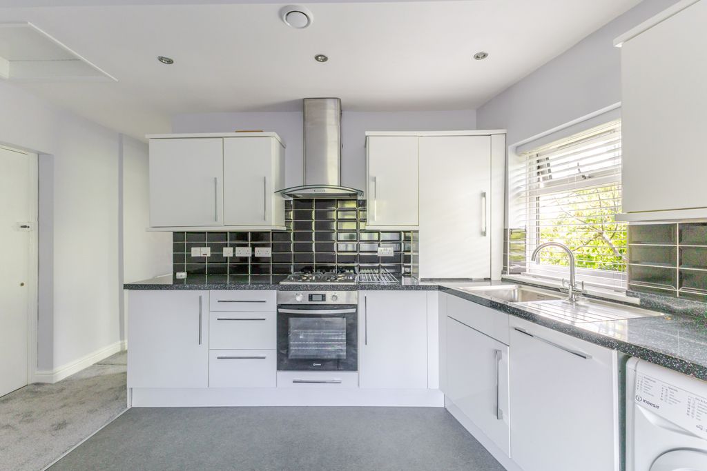 Property photo 3 of 17 Kitchen 2