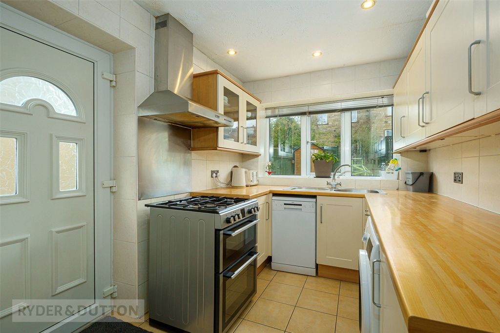 Property photo 2 of 18 Kitchen