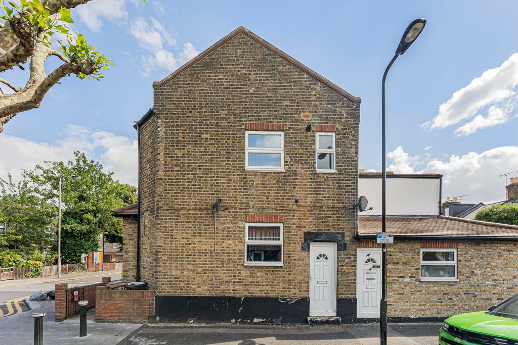 Property photo 2 of 12