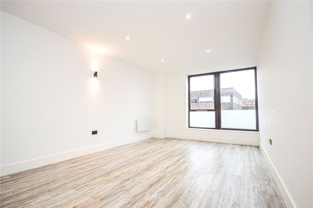 Property photo 3 of 6 Reception