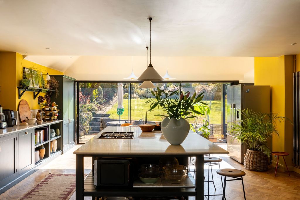 Property photo 3 of 31