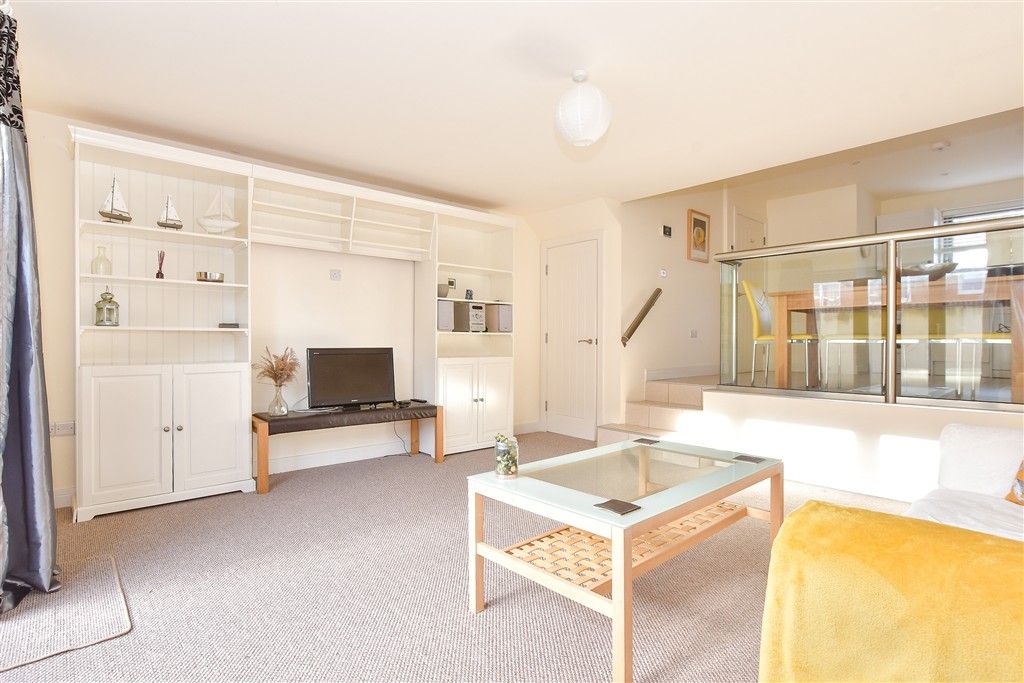 Property photo 2 of 11 Lounge