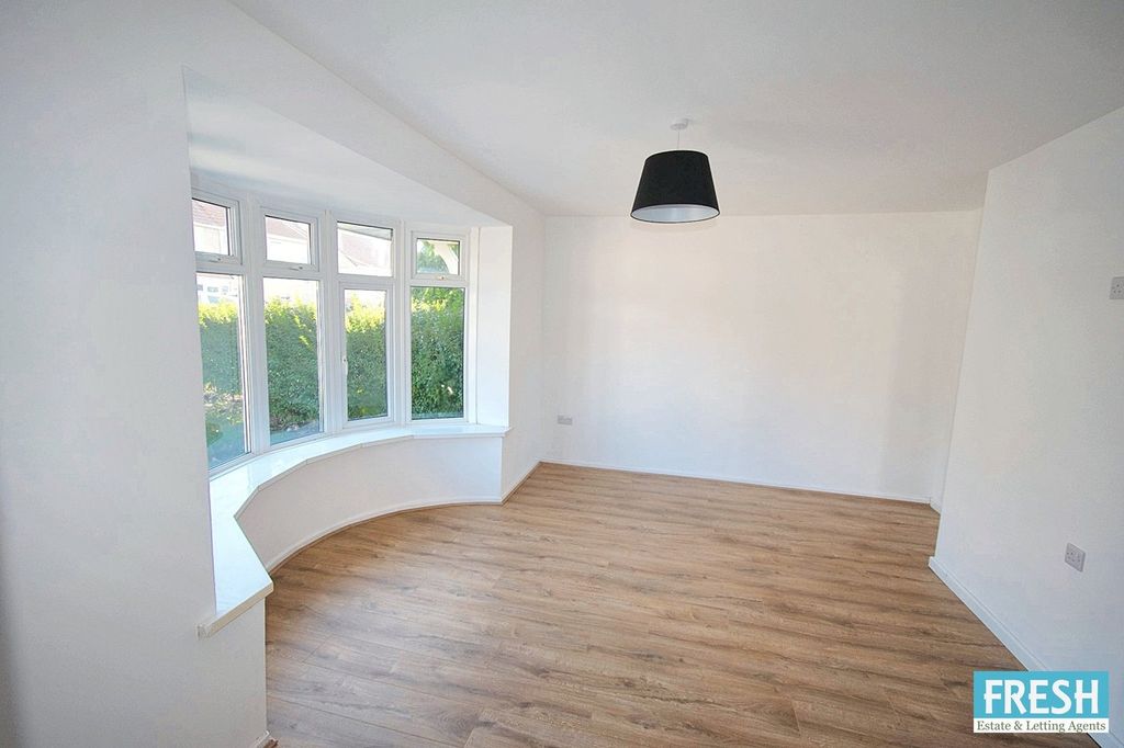 Property photo 3 of 27