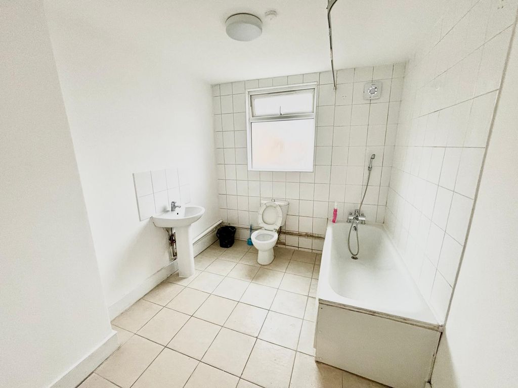 Property photo 2 of 3