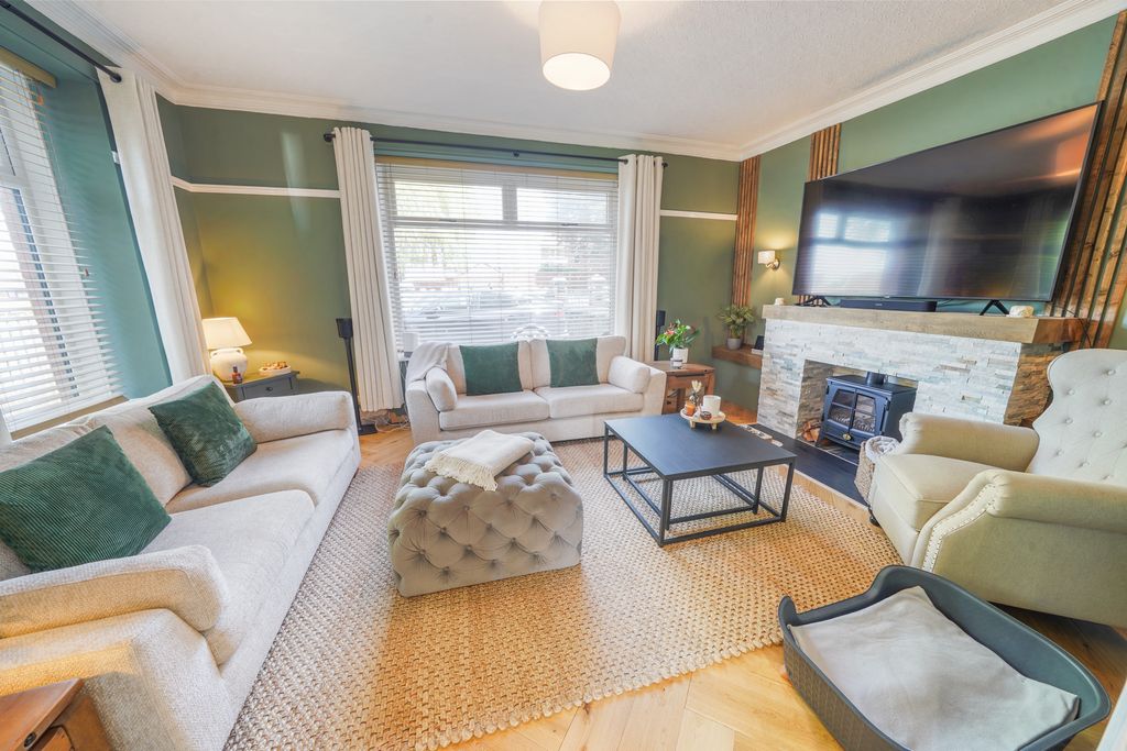 Property photo 3 of 28 11