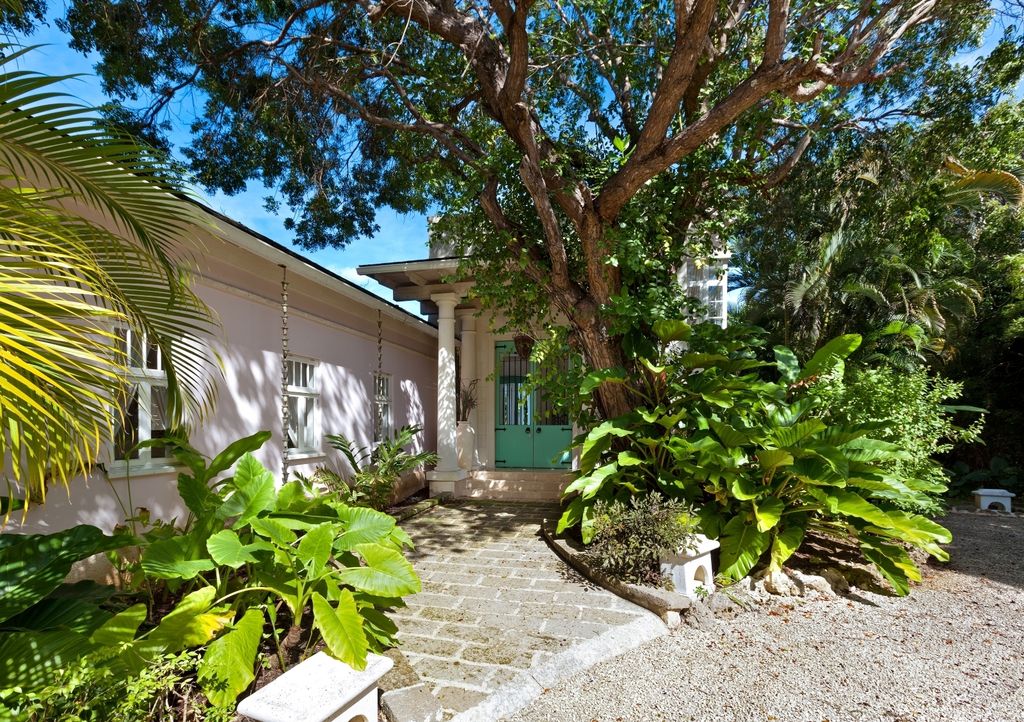 Property photo 3 of 11 Inthetreesfrontexterior