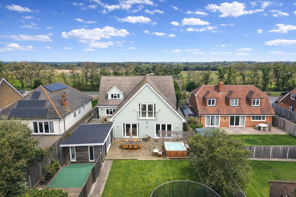 Property photo 2 of 31