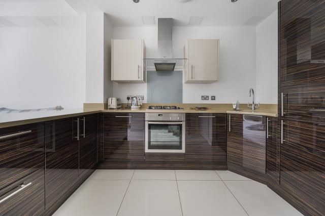 Property photo 3 of 10 Kitchen