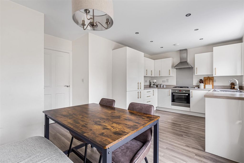 Property photo 3 of 16 10_70142.Jpg