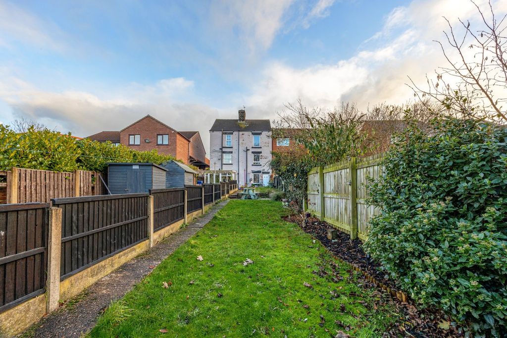 Property photo 2 of 22