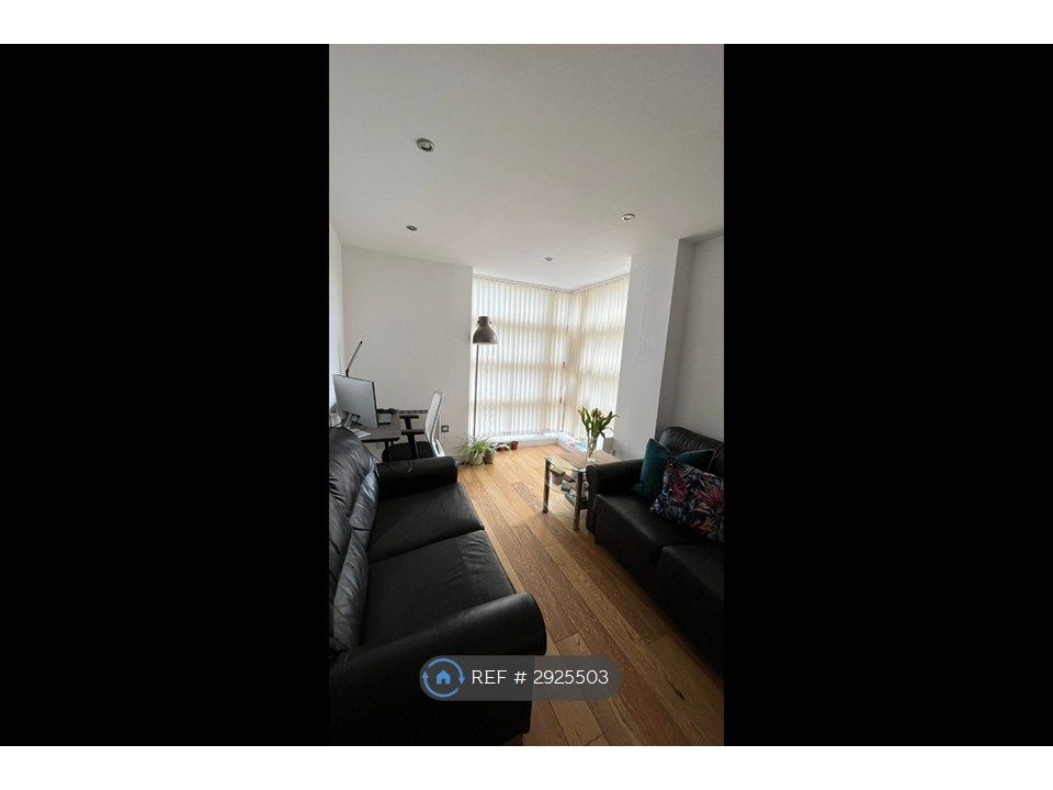 Property photo 1 of 7 Living Room