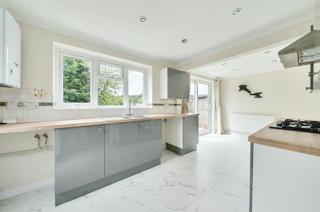 Property photo 3 of 15 1313993-14-685c20309Db3B.Jpg