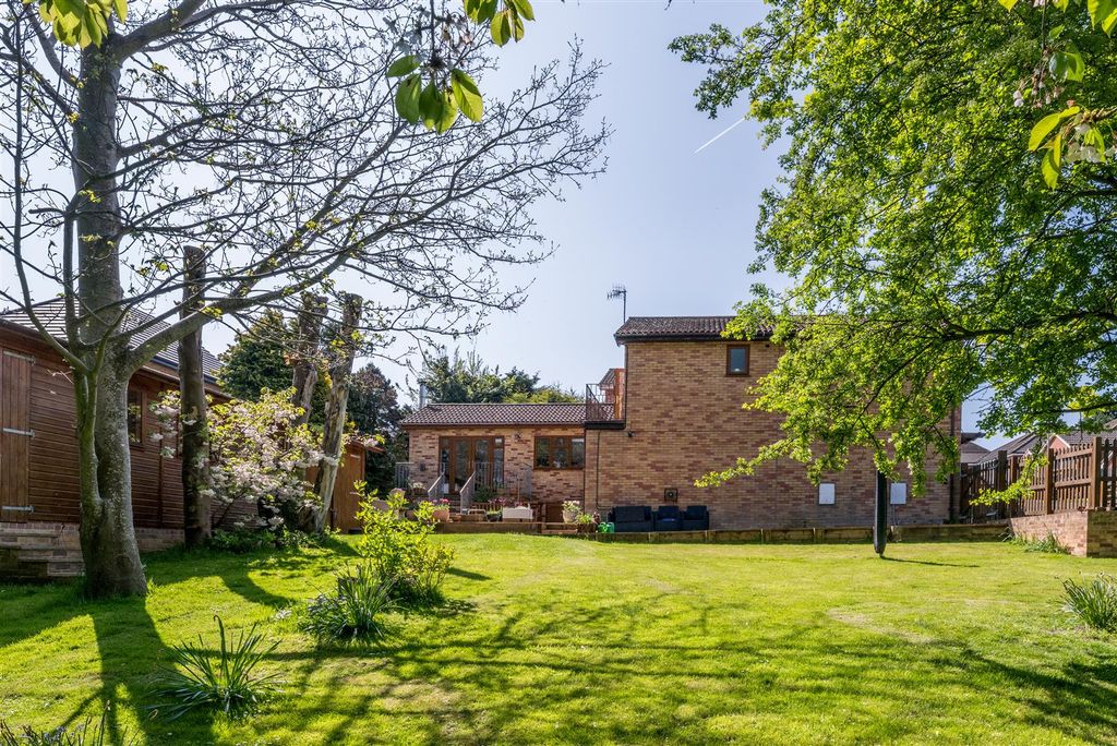 Property photo 2 of 32 5 Highsted Park -23.Jpg
