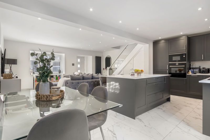 Property photo 2 of 17 Photo 16