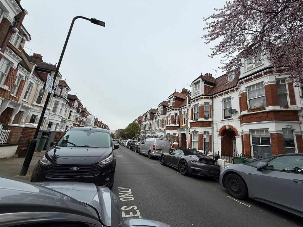 Property photo 3 of 10