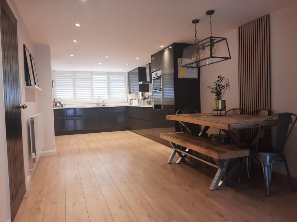 Property photo 2 of 18 Kitchen