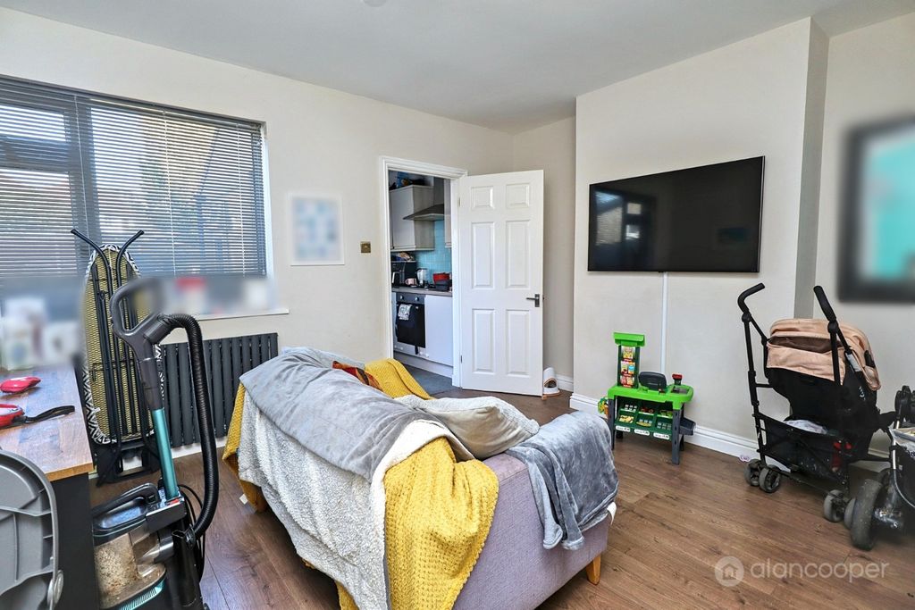 Property photo 3 of 13 5373697