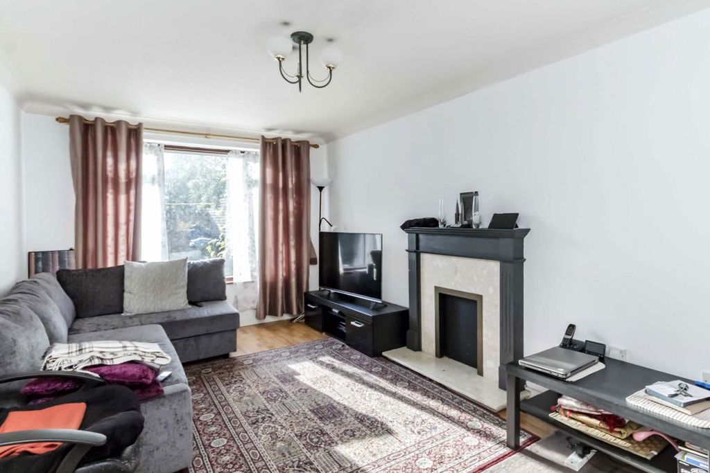 Property photo 2 of 5