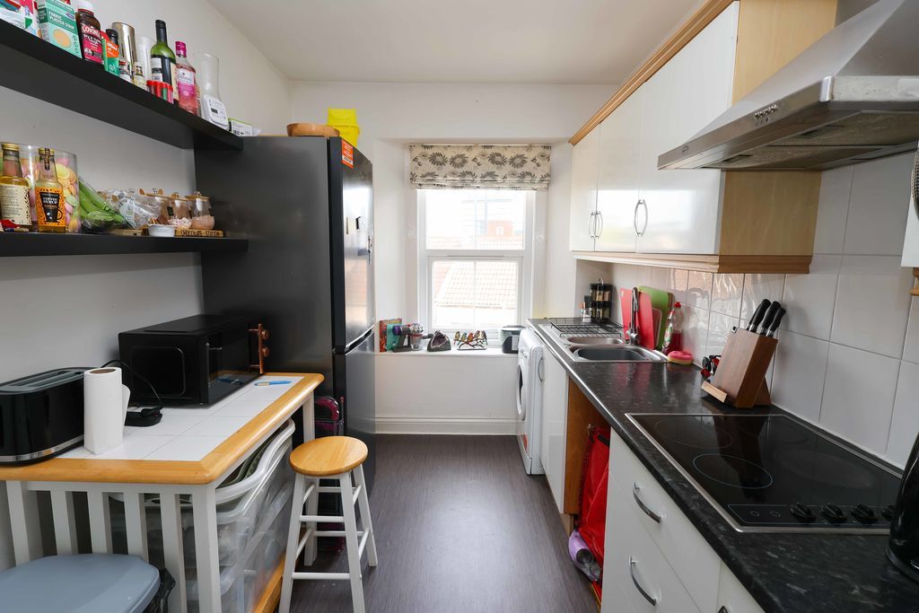 Property photo 3 of 6 Kitchen
