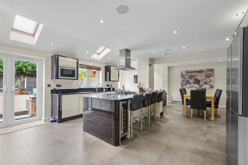 Property photo 1 of 31 Open Plan Lounge/Dining Kitchen