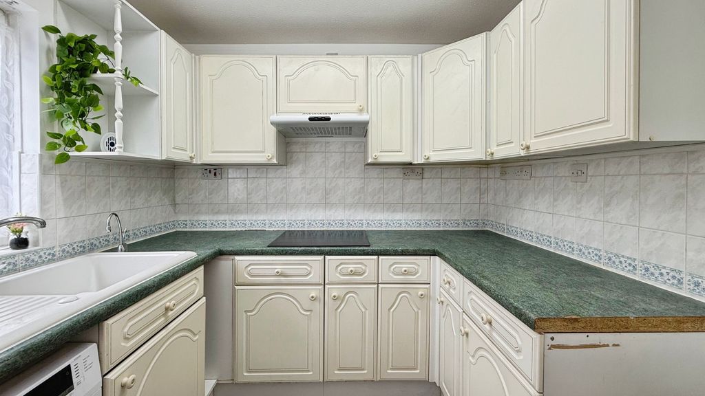 Property photo 2 of 10 Kitchen
