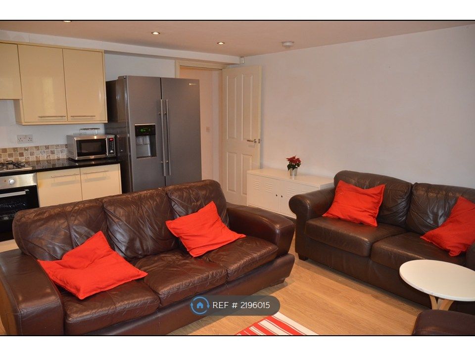 Property photo 3 of 9 Living Room