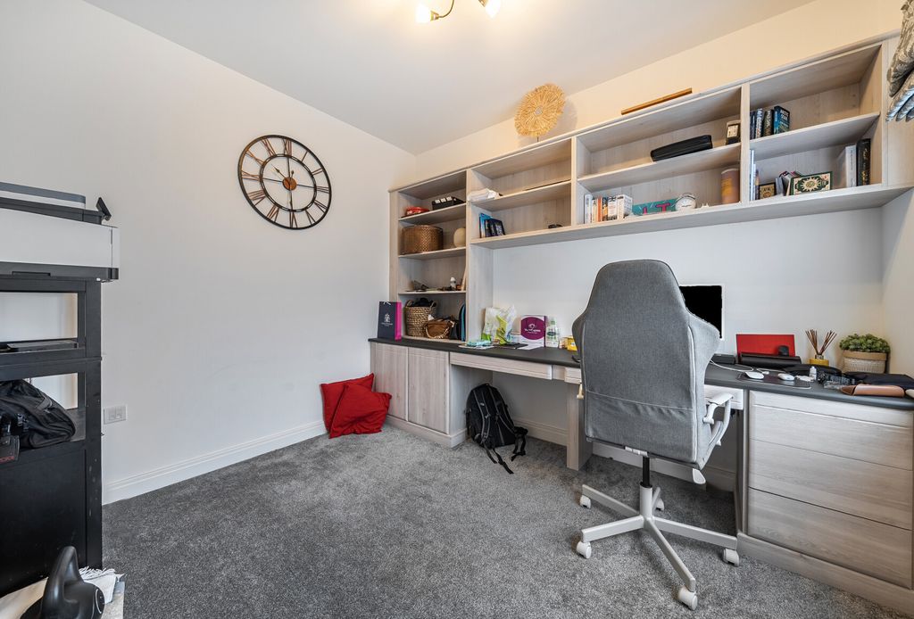 Property photo 3 of 13 1365395-9-68E8d7E...