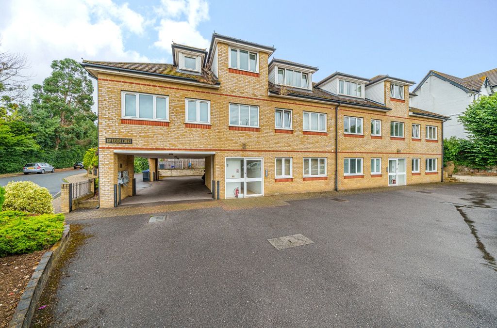 Property photo 1 of 10 External