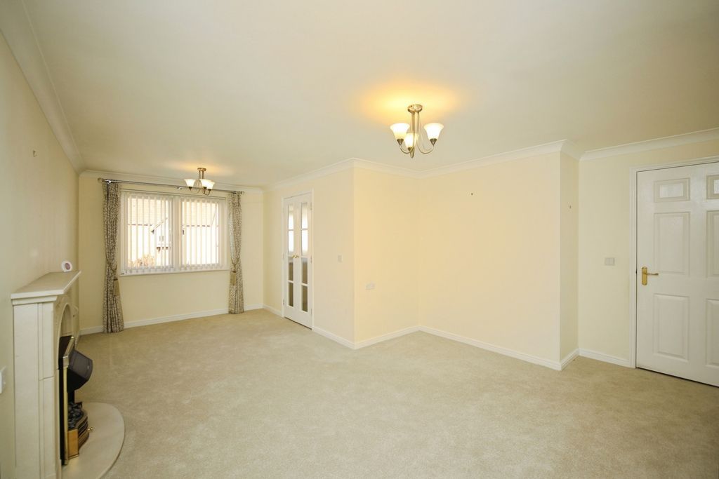 Property photo 2 of 14 Living Room