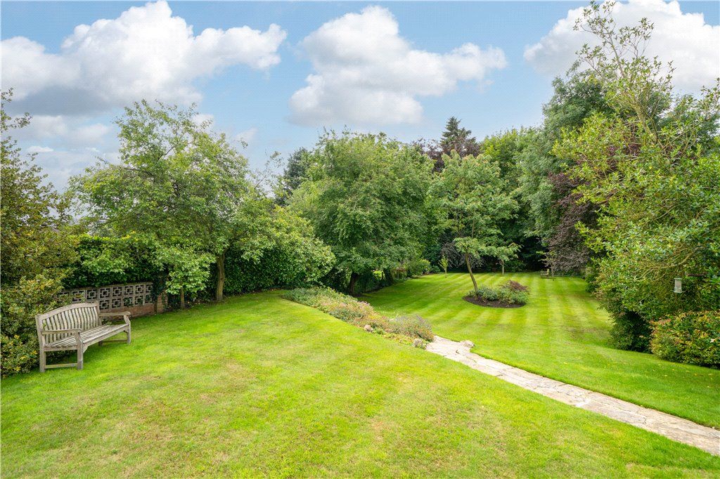Property photo 2 of 18 Gardens