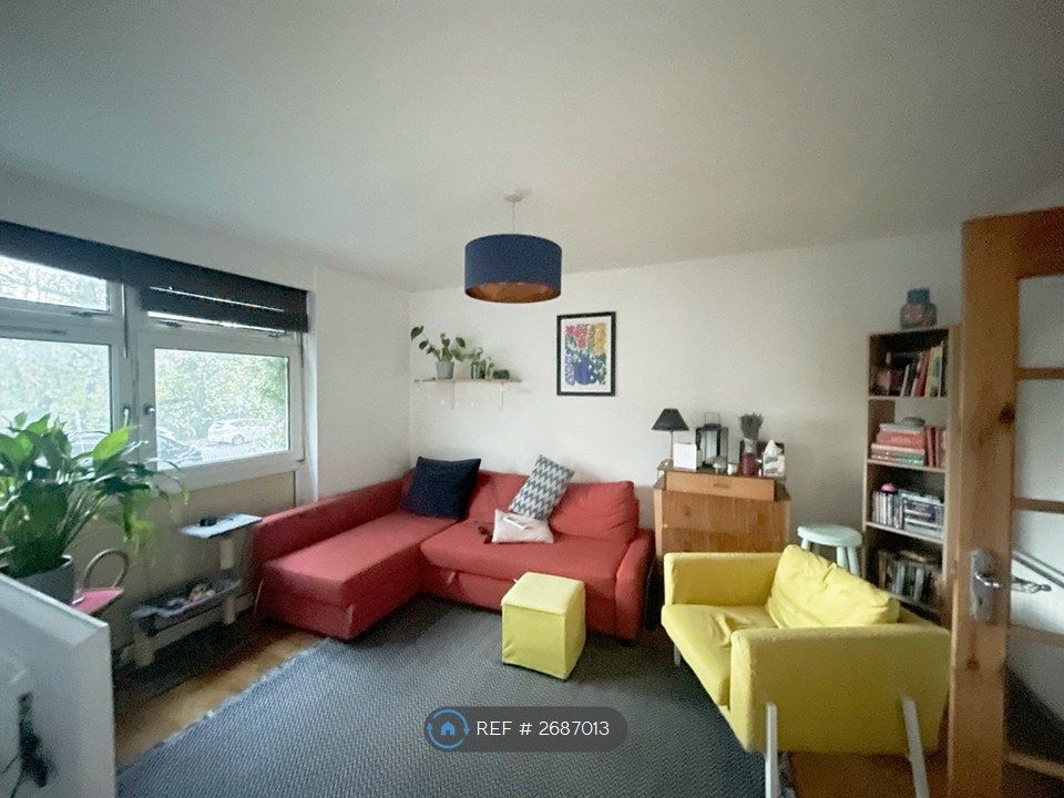 Property photo 1 of 10 Living Room