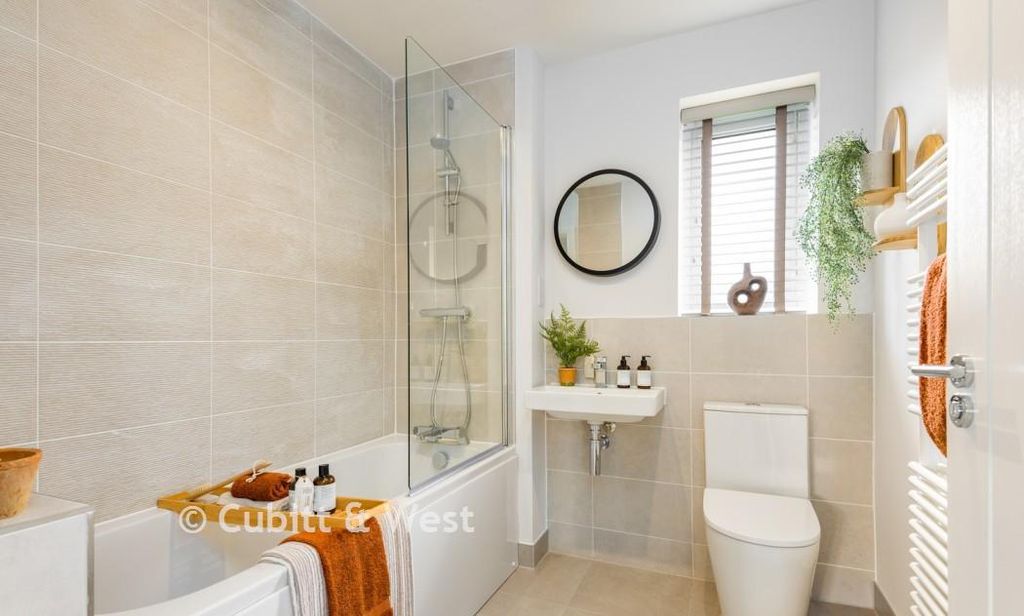 Property photo 1 of 10 Bathroom