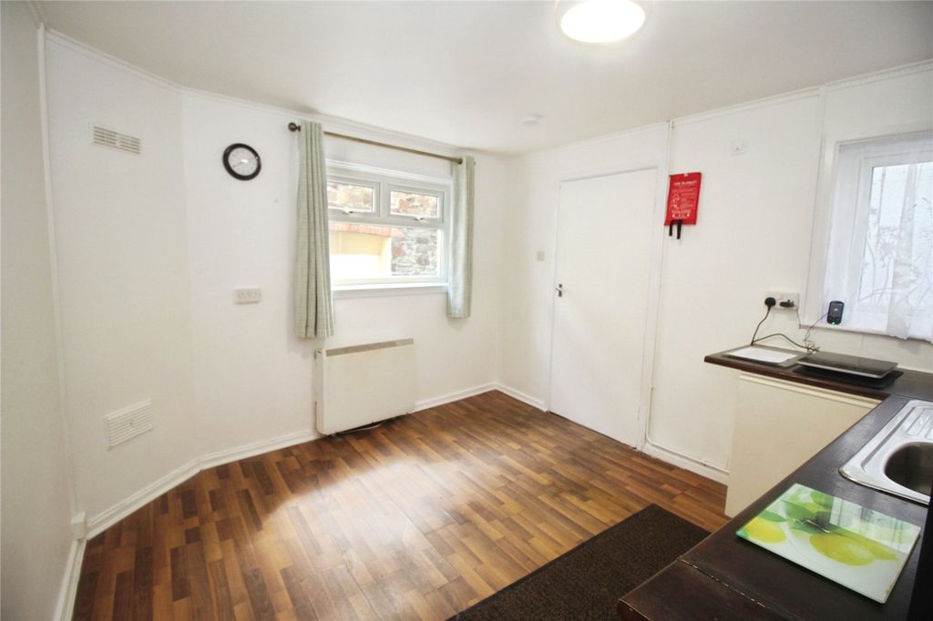 Property photo 2 of 8 Picture No. 14