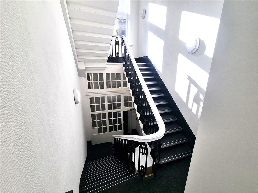 Property photo 2 of 7 Commnual Staircase